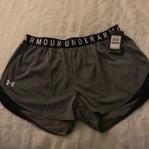 Underarmour womens loose running shorts